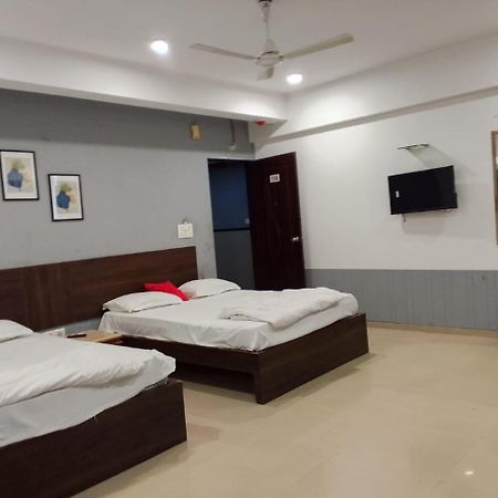 Infinity Rooms & Banquet Surat Ngoại thất bức ảnh