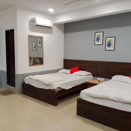Infinity Rooms & Banquet Surat Ngoại thất bức ảnh