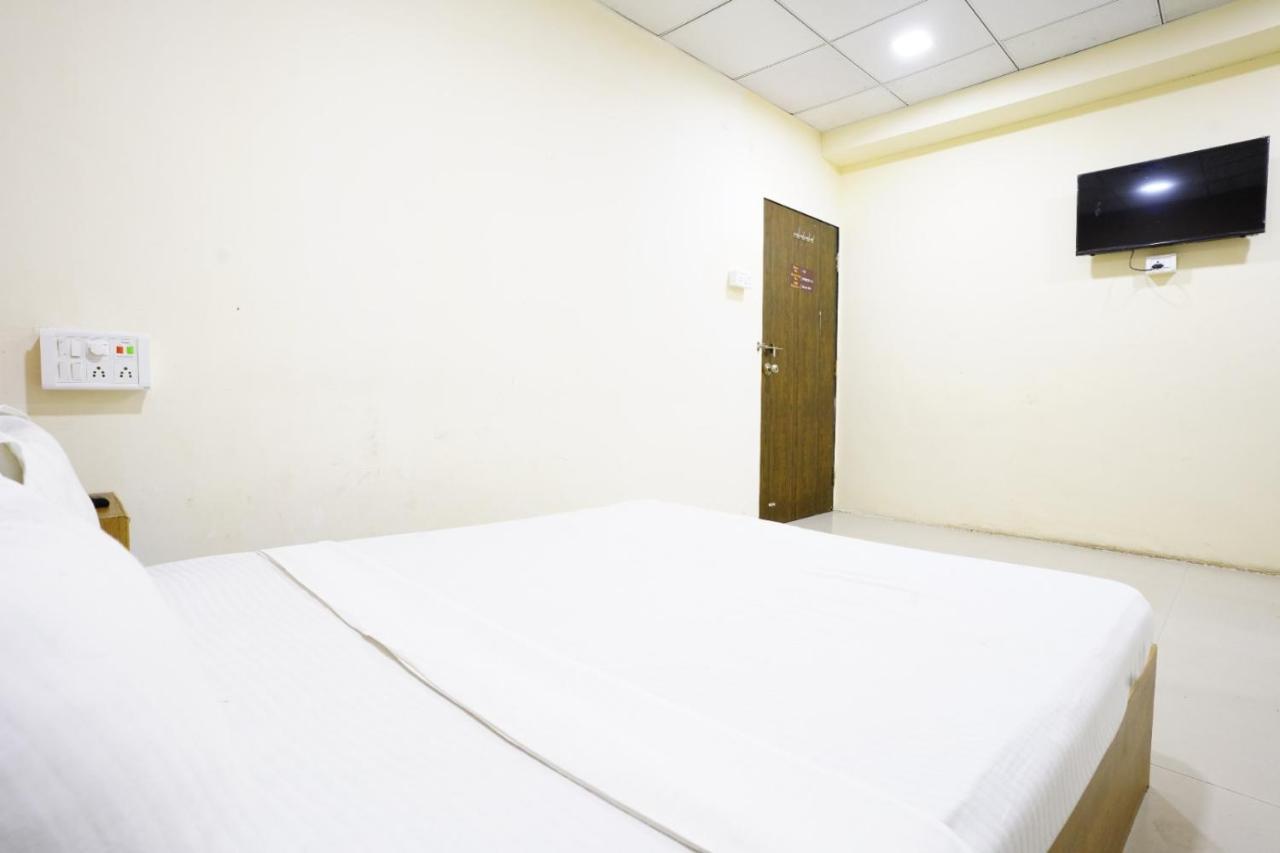 Infinity Rooms & Banquet Surat Ngoại thất bức ảnh