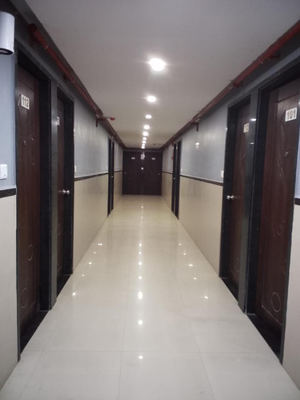 Infinity Rooms & Banquet Surat Ngoại thất bức ảnh