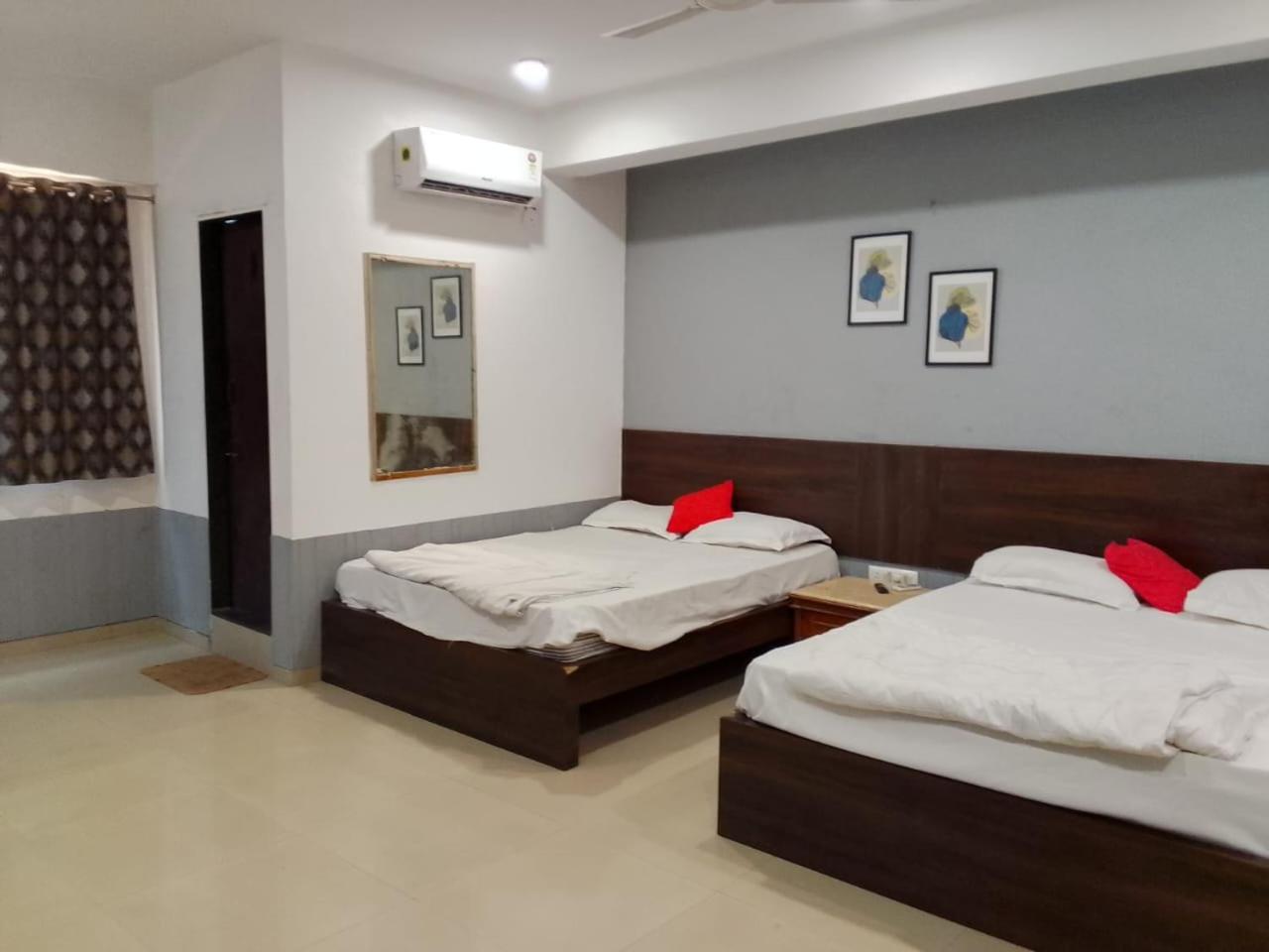 Infinity Rooms & Banquet Surat Ngoại thất bức ảnh