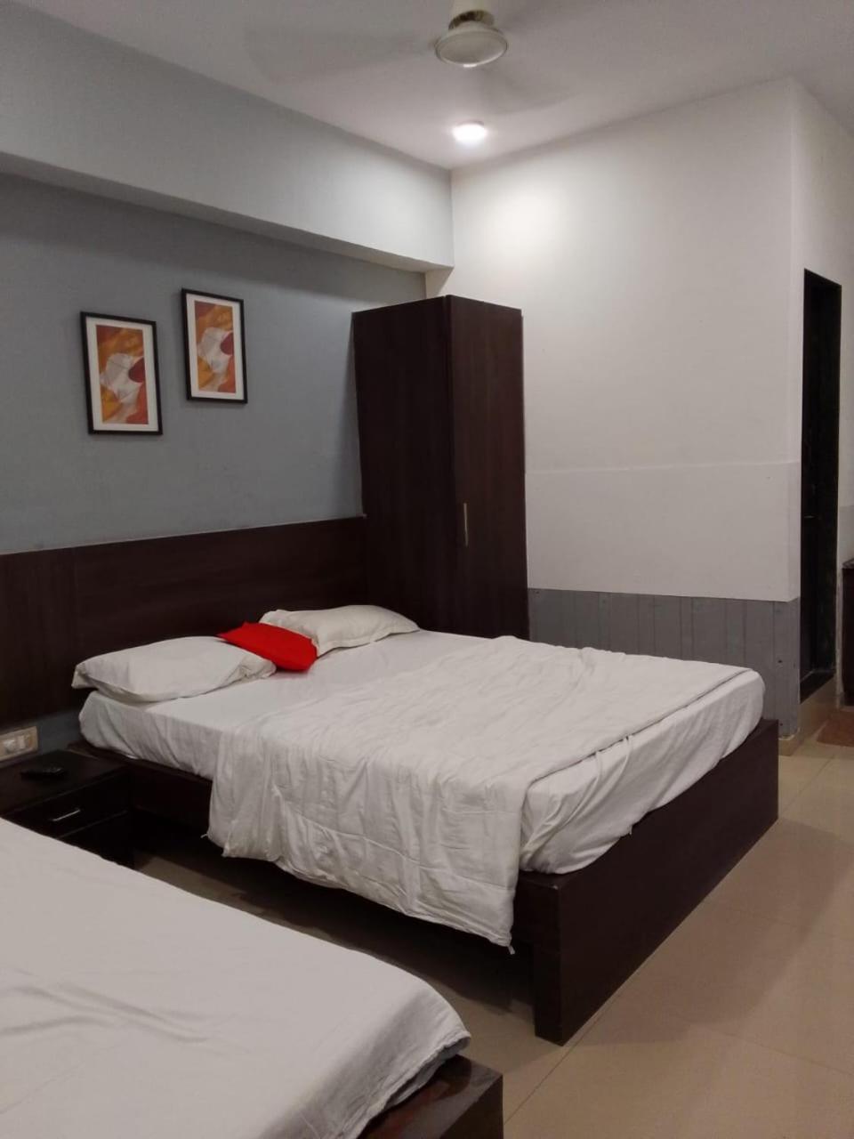 Infinity Rooms & Banquet Surat Ngoại thất bức ảnh