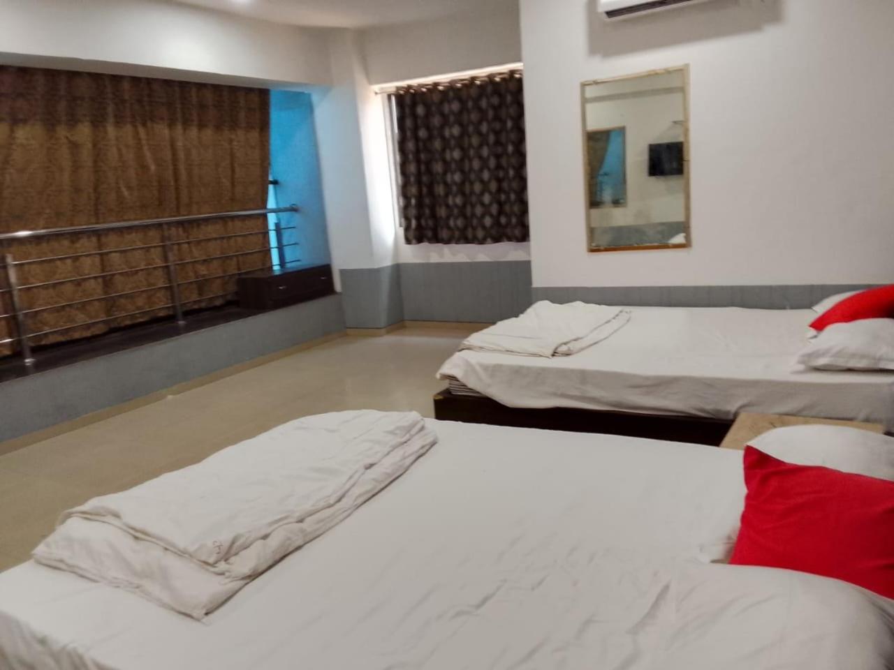 Infinity Rooms & Banquet Surat Ngoại thất bức ảnh